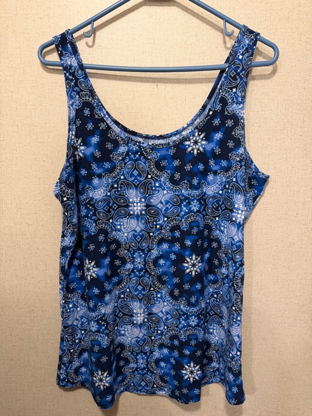 No Boundaries Blue Paisley Scoop Neck Tank Top